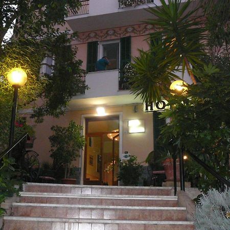 Hotel Villa Bianca Laigueglia Buitenkant foto