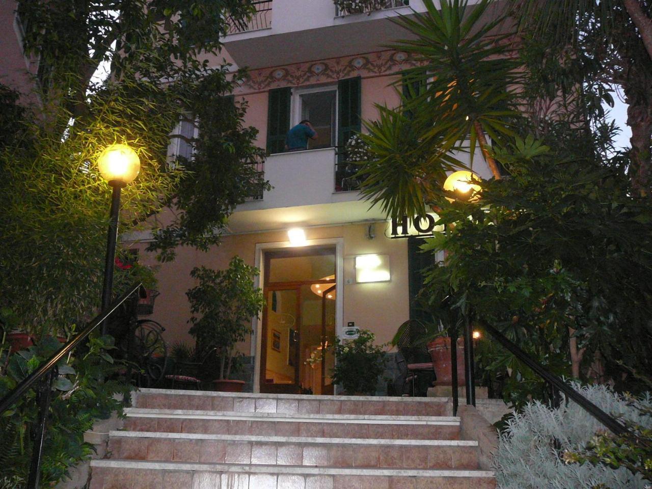 Hotel Villa Bianca Laigueglia Buitenkant foto