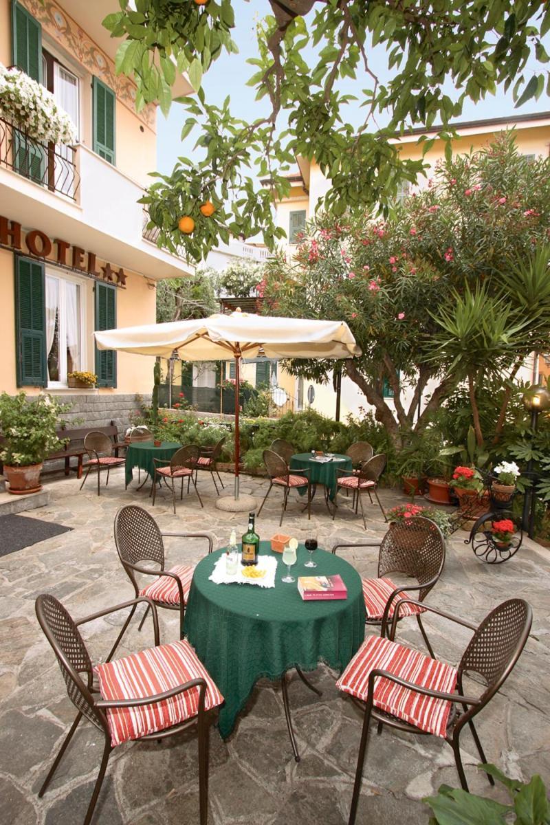 Hotel Villa Bianca Laigueglia Buitenkant foto